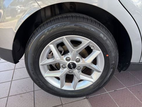 Used 2025 Kia Soul LX w/ LX Technology Package FWD image 28