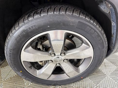 Used 2014 Jeep Grand Cherokee Overland w/ Advanced Technology Group image 14