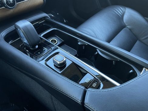 Used 2023 Volvo XC90 B6 Plus image 21