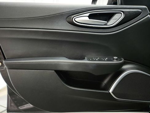 Used 2018 Alfa Romeo Giulia AWD image 22