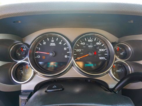 Used 2011 Chevrolet Silverado 2500 W/T w/ Snow Plow Prep Package AWD/4WD image 10