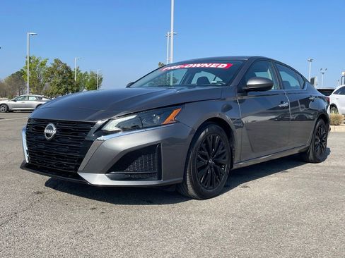 Used 2025 Nissan Altima 2.5 SV w/ SV Special Edition Package image 3