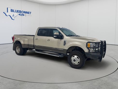 Used 2017 Ford F350 Lariat w/ Lariat Value Package AWD/4WD image 2