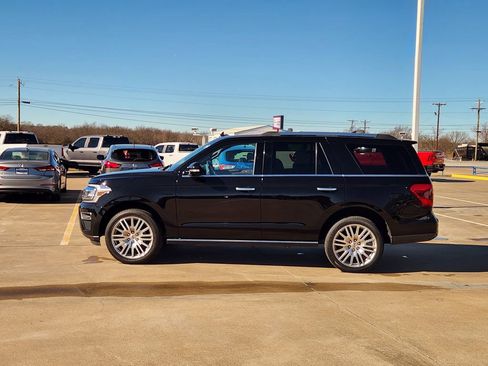 Certified 2024 Ford Expedition Limited image 4