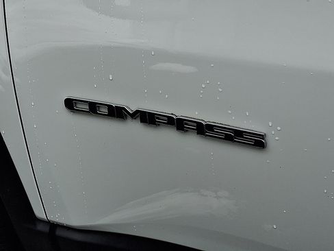 Certified 2023 Jeep Compass Latitude image 30