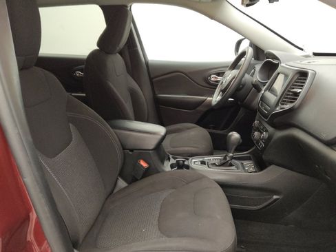 Used 2019 Jeep Cherokee Latitude w/ Popular Appearance Group FWD image 19