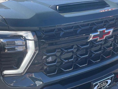New 2026 Chevrolet Silverado 2500 ZR2 w/ LPO, Dark Essentials Package AWD/4WD image 32