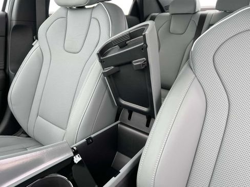 New 2025 Hyundai Elantra Limited FWD image 18