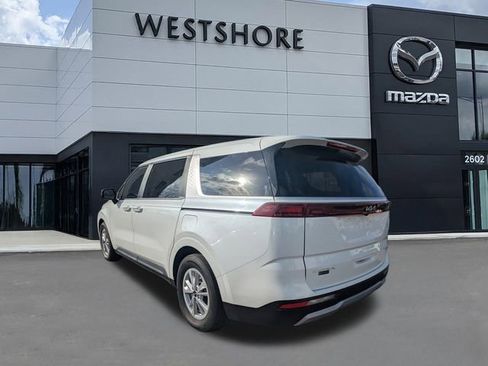 Used 2024 Kia Carnival LX image 5