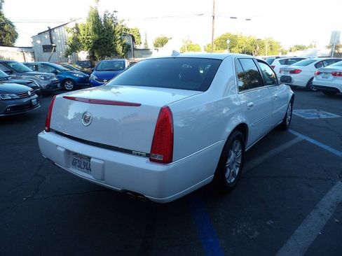 Used 2009 Cadillac DTS FWD image 3