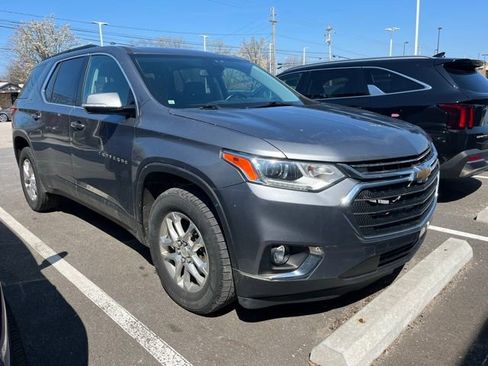 Used 2020 Chevrolet Traverse LT w/ Driver Confidence II Package image 2