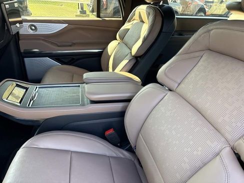 New 2026 Lincoln Navigator L Black Label AWD/4WD image 18