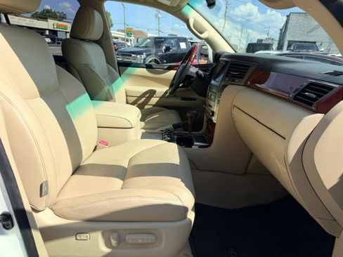 Used 2009 Lexus LX 570 4WD w/ Preferred Accessory Pkg image 22