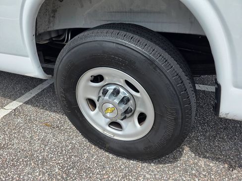Used 2025 Chevrolet Express 3500 LT w/ LT Preferred Equipment Group RWD image 25
