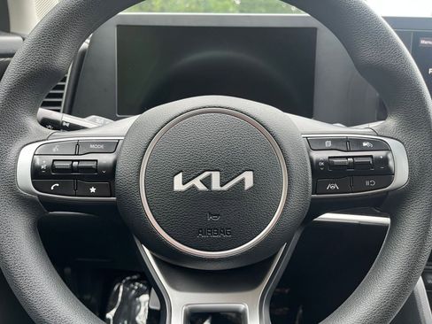 Used 2025 Kia Sportage LX FWD image 27