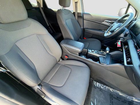 Used 2024 Kia Sportage LX image 14