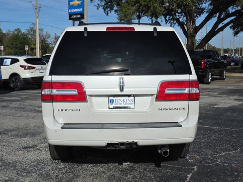 Used 2014 Lincoln Navigator Base image 4