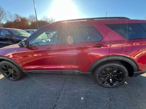 Used 2023 Ford Explorer ST-Line w/ Class IV Trailer Tow Package image 7