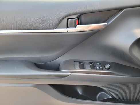 Used 2021 Toyota Camry LE image 19