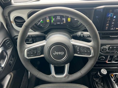 Used 2025 Jeep Wrangler Unlimited Sahara AWD/4WD image 14
