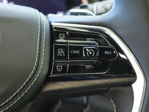 New 2023 Jeep Grand Cherokee Overland w/ Luxury Tech Group IV image 10