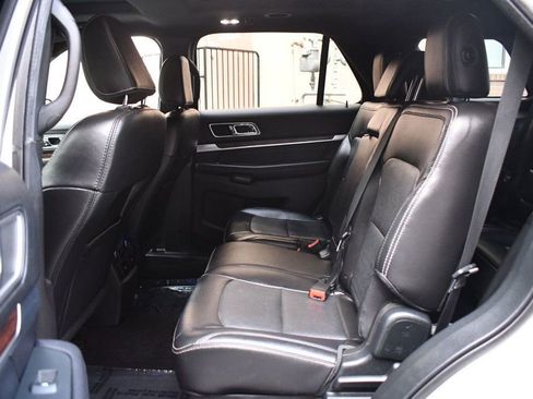 Used 2018 Ford Explorer Limited image 32