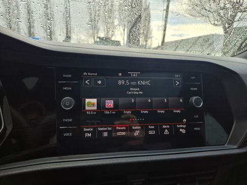 Used 2024 Volkswagen Jetta GLI Autobahn image 15