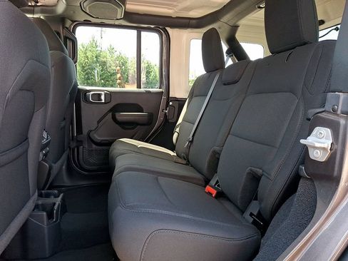 Used 2022 Jeep Wrangler Unlimited Sport AWD/4WD image 13
