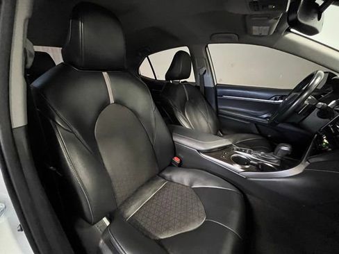 Used 2023 Toyota Camry XSE image 9