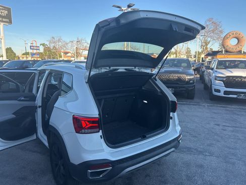 Used 2024 Volkswagen Taos SE image 26