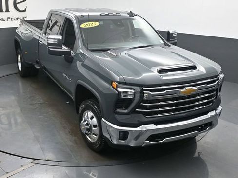 Used 2025 Chevrolet Silverado 3500 LTZ w/ LTZ Plus Package AWD/4WD image 45