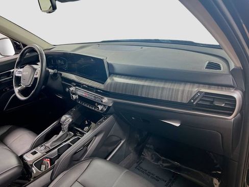 Used 2024 Kia Telluride EX w/ EX Captain's Chair Package image 33