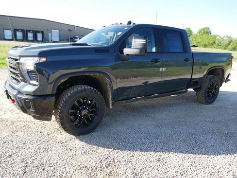 New 2026 Chevrolet Silverado 2500 LTZ w/ LTZ Plus Package AWD/4WD image 9