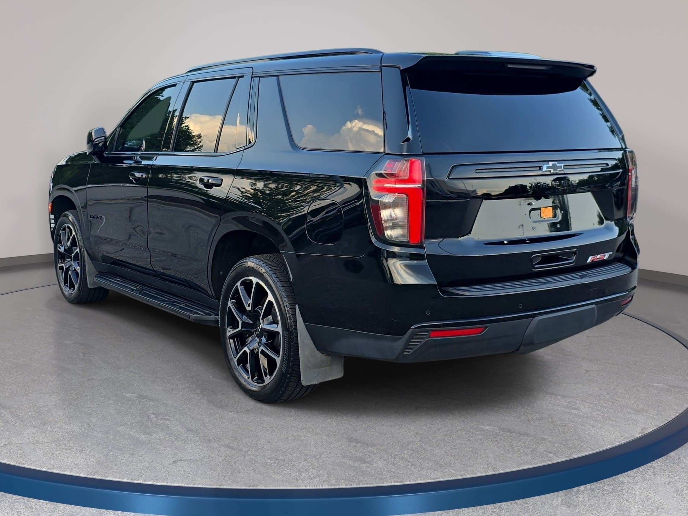 Used 2024 Chevrolet Tahoe RST w/ Luxury Package AWD/4WD image 7