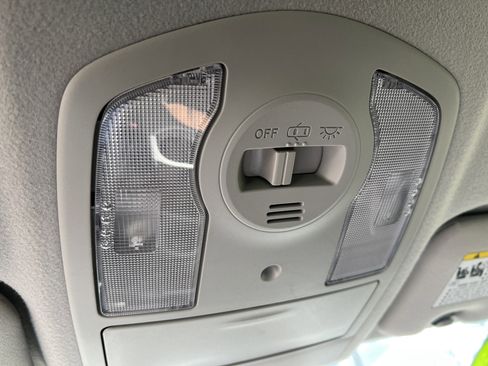 Used 2015 Toyota Prius Persona Series image 5