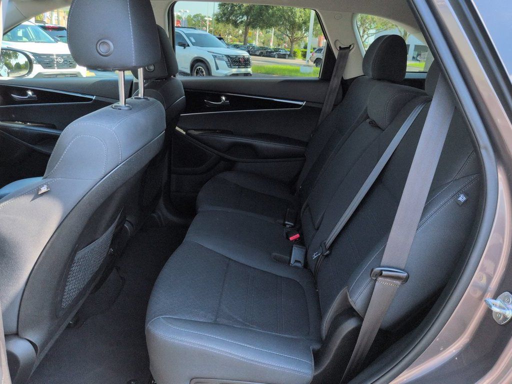 Used 2020 Kia Sorento LX AWD/4WD image 14