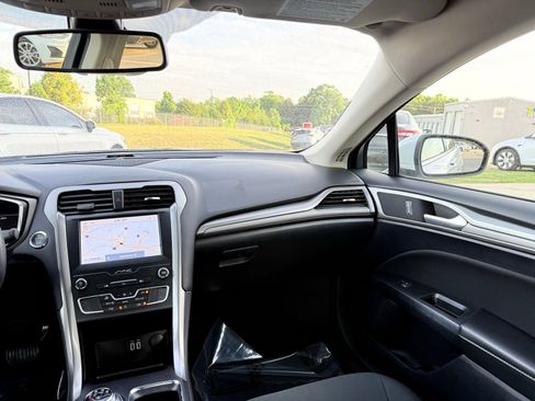 Used 2020 Ford Fusion SE FWD image 23