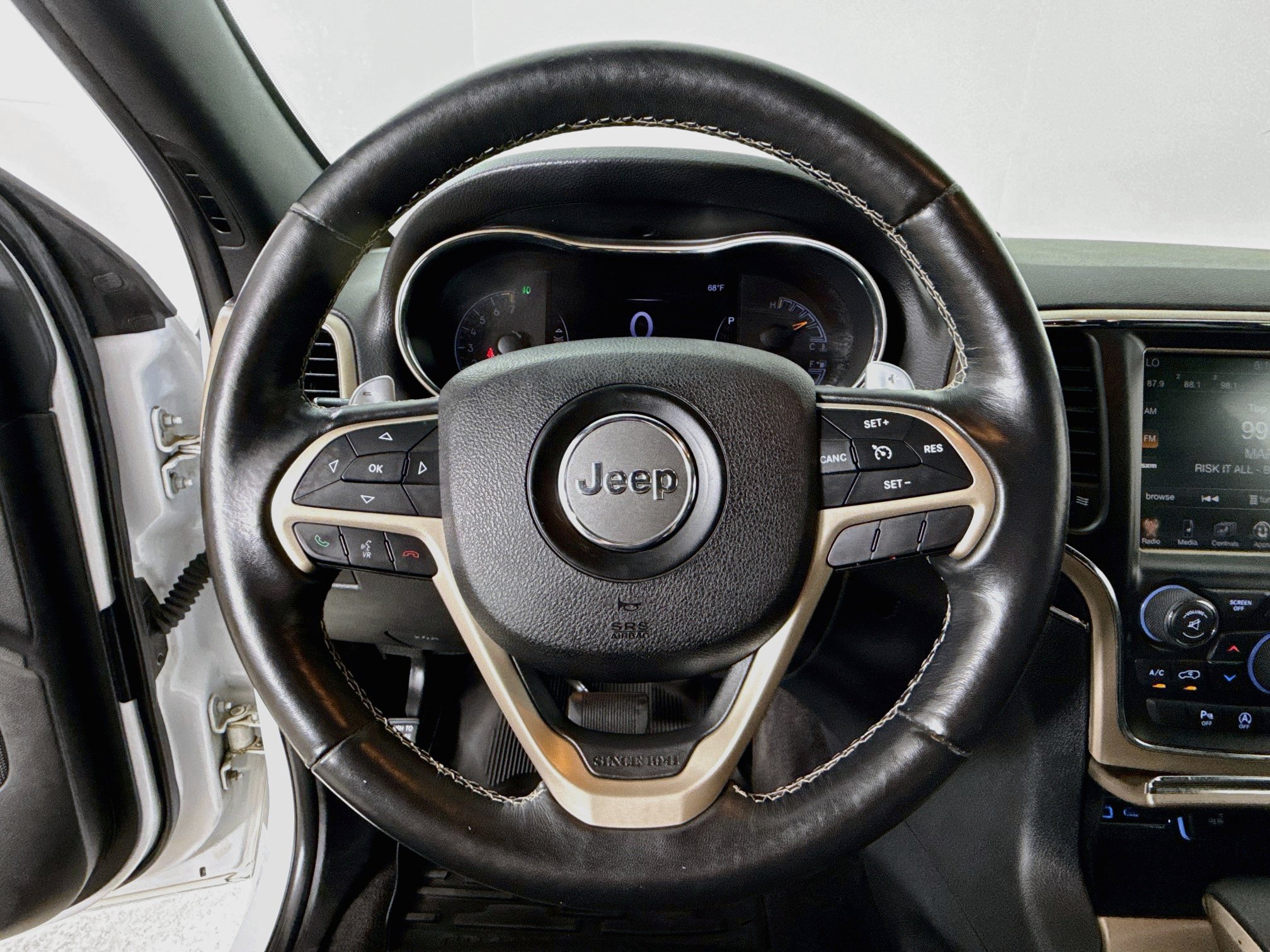 Used 2016 Jeep Grand Cherokee Limited AWD/4WD image 13