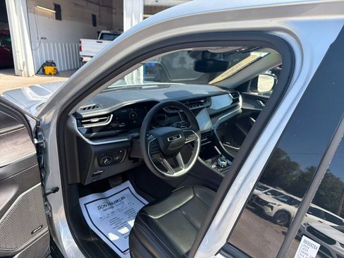 Used 2024 Jeep Grand Cherokee Limited 4xe AWD/4WD image 17