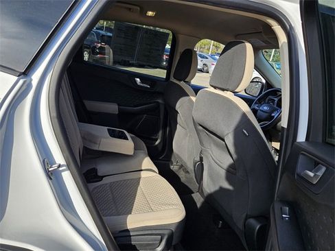 Used 2020 Ford Escape SE image 15