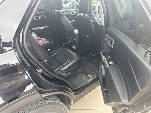 Used 2020 Ford Explorer XLT w/ Equipment Group 202A image 8