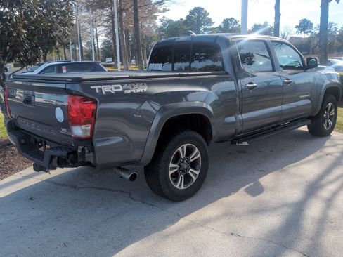 Used 2016 Toyota Tacoma TRD Sport w/ Towing Package image 10