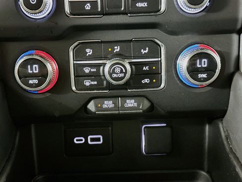 Used 2023 GMC Yukon SLE w/ Gmc Pro Safety Plus Package RWD image 24