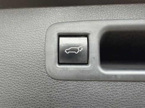 Used 2023 Toyota Highlander XLE image 32