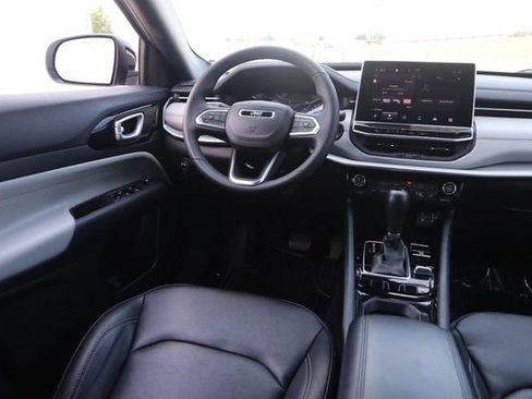 Used 2025 Jeep Compass Limited AWD/4WD image 21