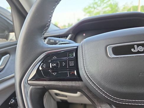 Used 2022 Jeep Grand Cherokee Overland AWD/4WD image 23