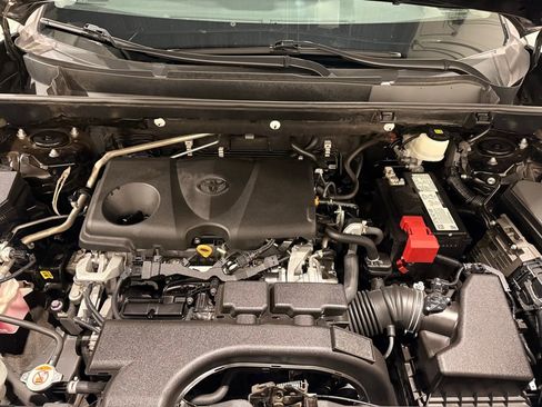 Used 2021 Toyota RAV4 LE image 11