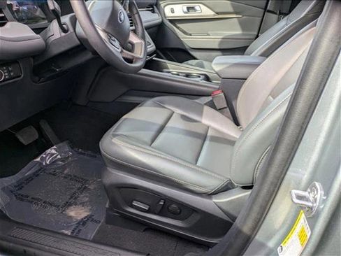 Used 2025 Ford Explorer Active w/ Active Comfort Package image 13