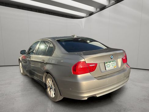 Used 2010 BMW 328i xDrive Sedan AWD/4WD image 3