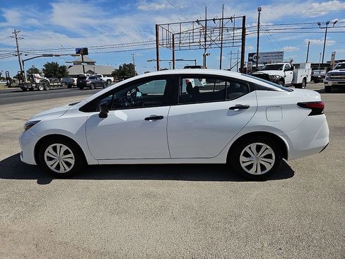 Used 2023 Nissan Versa S FWD image 3